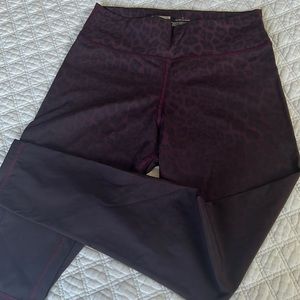 Via Active Leopard Print leggings - Size S
